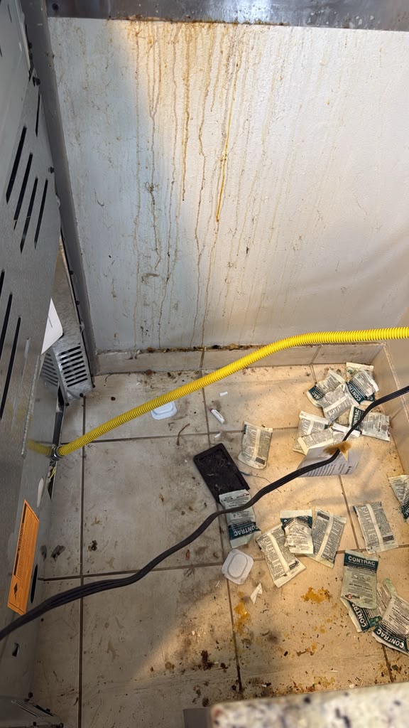 Floor behind the stove before cleaning